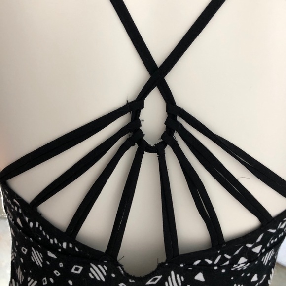 UO Abstract Print Tank - Picture 2 of 3